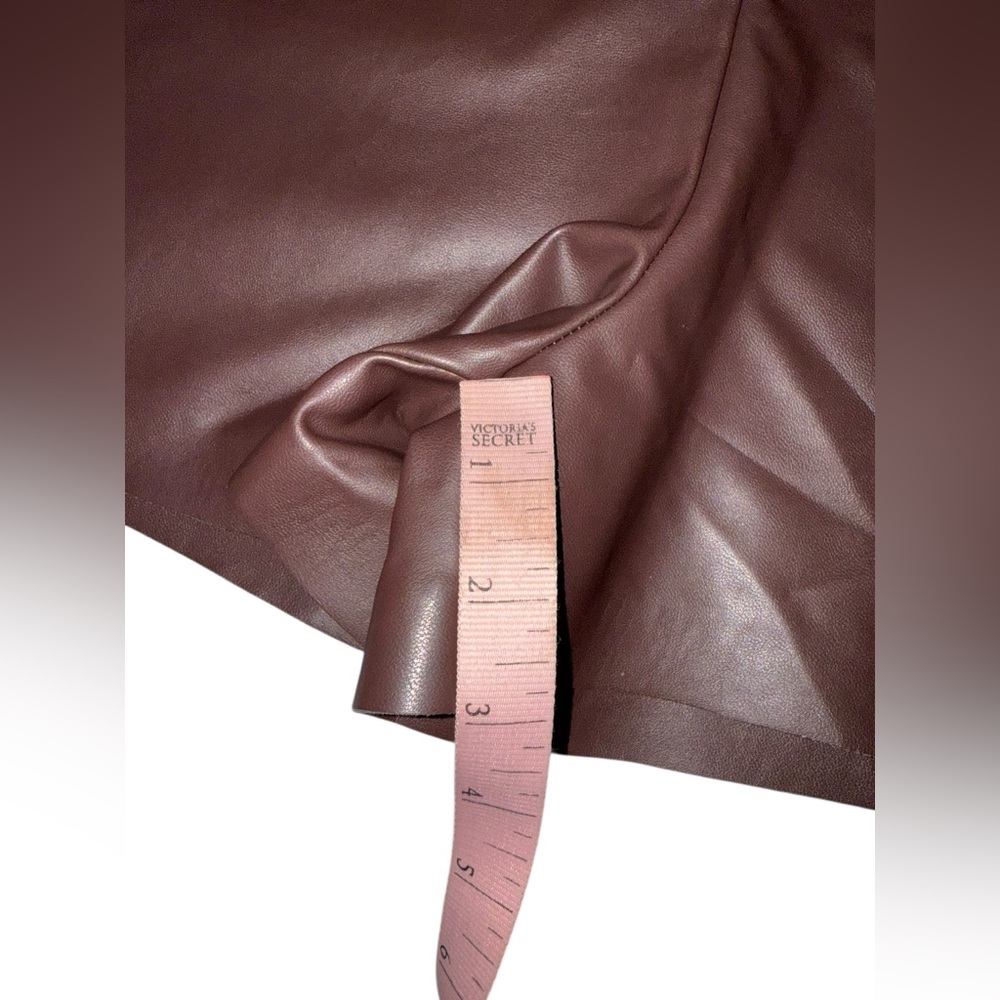 NWOT Norma Kamali Women's Chocolate Brown Straight Leg Faux Leather Shorts XS - Picture 8 of 10